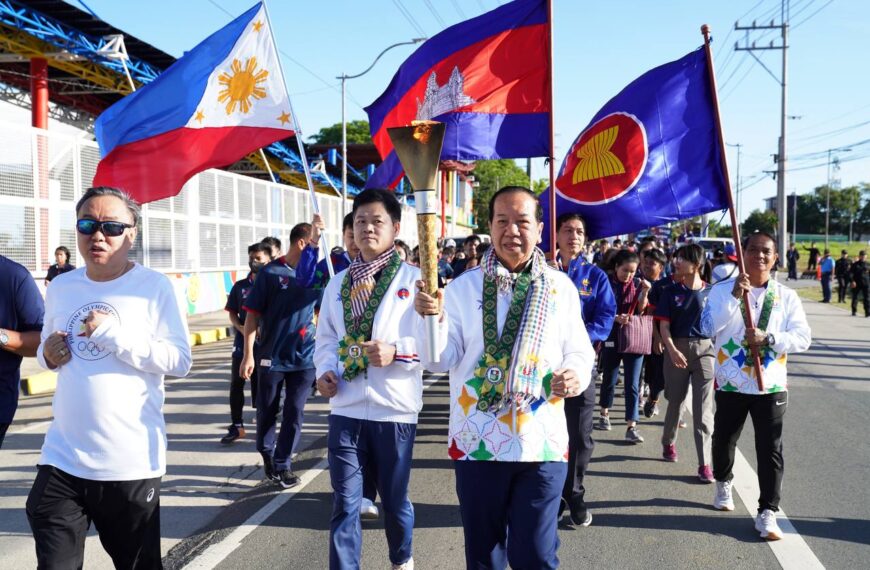 ប្រធានអូឡាំពិក និងអត្តពលិកហ្វីលីពីន ចូលរួមរត់ភ្លើងគប់ស៊ីហ្គេមនៅក្រុង Tagaytay